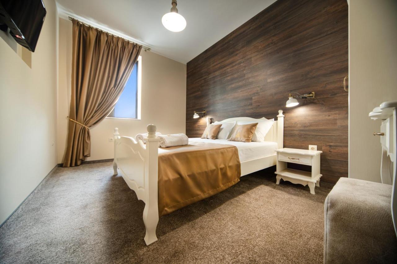 Antique - Free Private Parking Hotel
